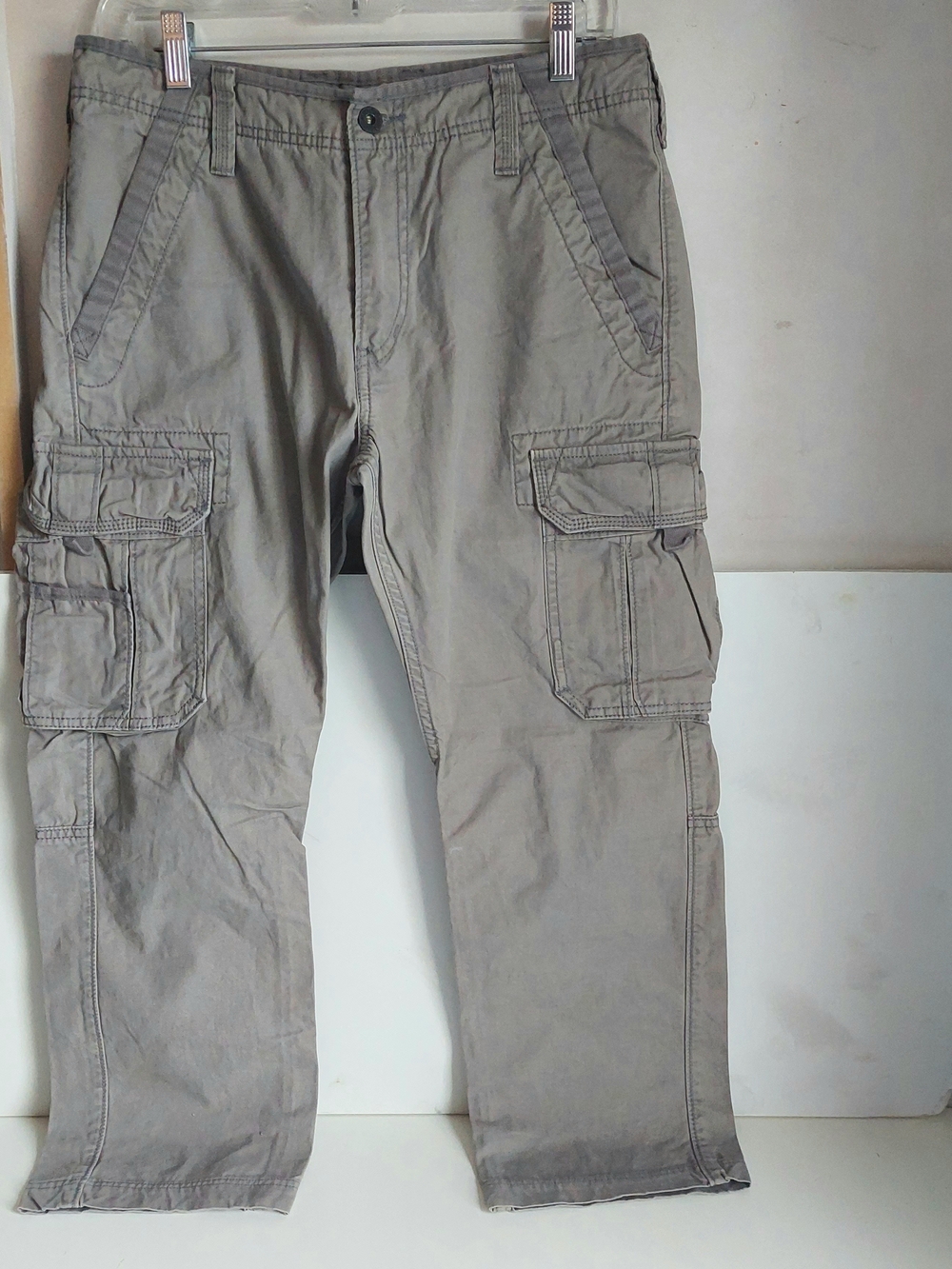 Levi's Men's Cargo Pants in Light Gray